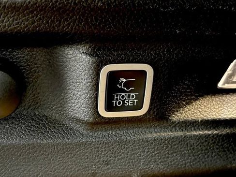 Used 2023 Jeep Grand Cherokee L Laredo AWD/4WD image 30