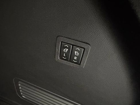 Used 2022 Buick Enclave Avenir AWD/4WD image 46