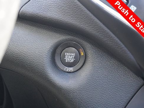 Used 2019 Jeep Cherokee Latitude Plus w/ Comfort/Convenience Group image 24