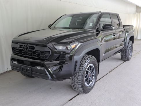 Used 2024 Toyota Tacoma TRD Off-Road w/ TRD Off Road Upgrade Package AWD/4WD image 20