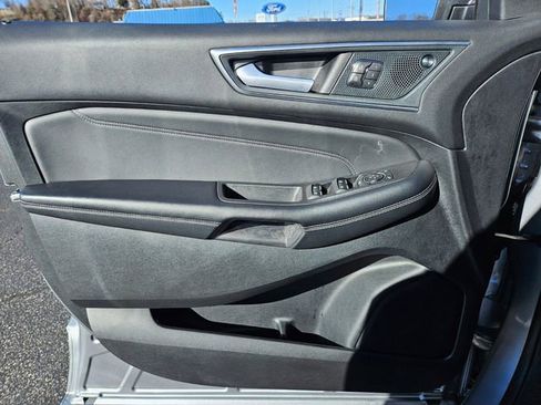 Used 2024 Ford Edge Titanium image 30