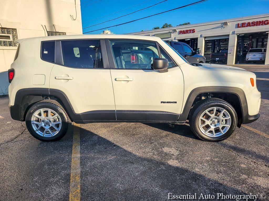 Used 2023 Jeep Renegade Latitude AWD/4WD image 12