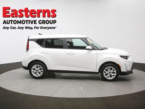 Used 2025 Kia Soul LX w/ LX Technology Package FWD image 45
