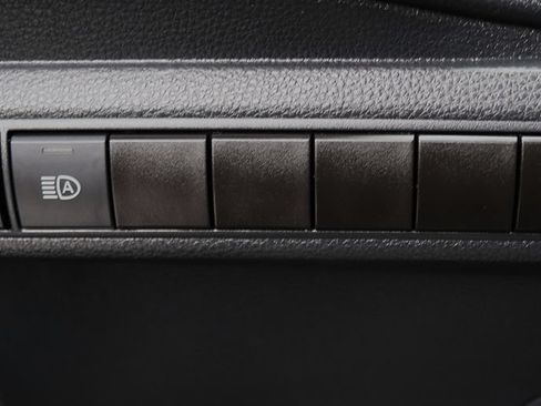 Used 2021 Toyota Corolla LE FWD image 41