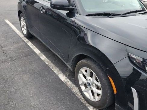 Used 2023 Kia Soul S image 2