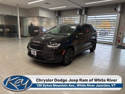 New 2026 Chrysler Pacifica Select