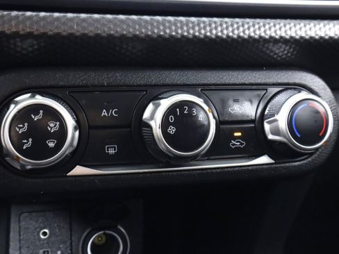 Used 2020 Nissan Kicks S image 21