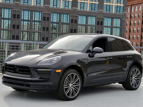 Certified 2026 Porsche Macan AWD/4WD image 1