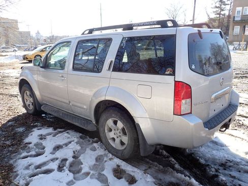 Used 2006 Nissan Pathfinder SE w/ (P01) Se Premium Pkg image 9