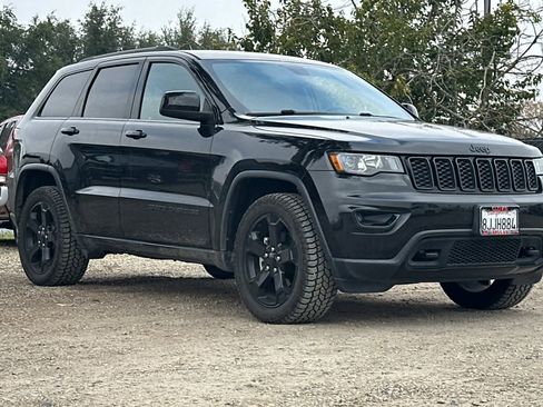 Used 2019 Jeep Grand Cherokee Laredo image 10