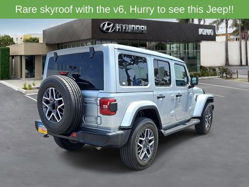 Used 2024 Jeep Wrangler Unlimited Sahara AWD/4WD image 3
