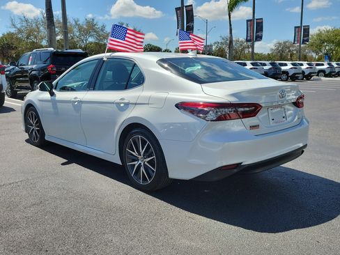 Used 2022 Toyota Camry XLE image 8