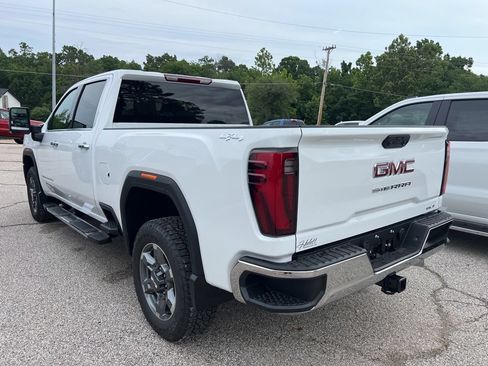 New 2026 GMC Sierra 3500 SLT w/ SLT Convenience Package AWD/4WD image 3