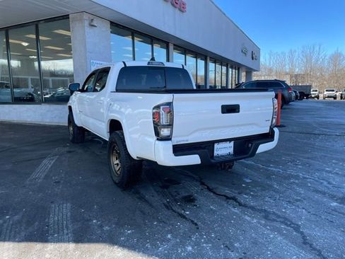 Used 2022 Toyota Tacoma TRD Sport image 10
