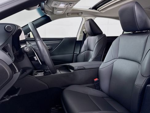 Used 2025 Lexus ES 350 ES 350 w/ Accessory Package (Z2) image 16