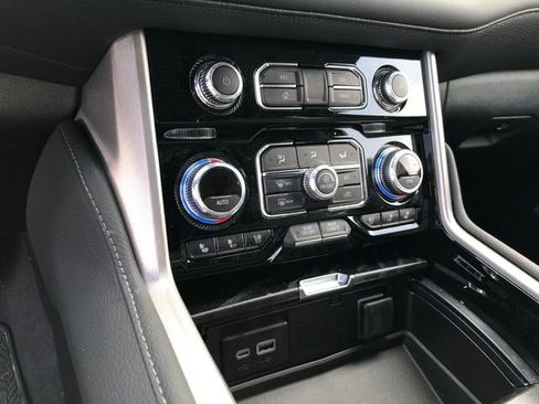 Certified 2024 GMC Yukon Denali w/ Max Trailering Package image 32