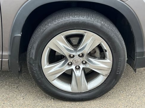 Used 2014 Toyota Highlander Limited AWD/4WD image 17