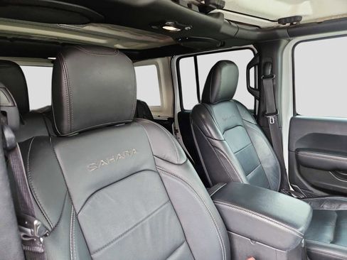 Used 2018 Jeep Wrangler Unlimited Sahara image 17