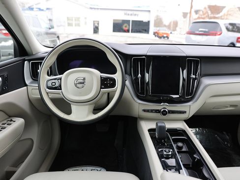 Used 2023 Volvo XC60 B5 Core image 15