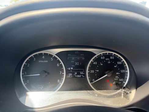 Used 2023 Nissan Kicks S FWD image 8