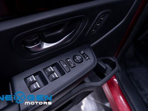 Used 2025 Honda Pilot TrailSport image 19