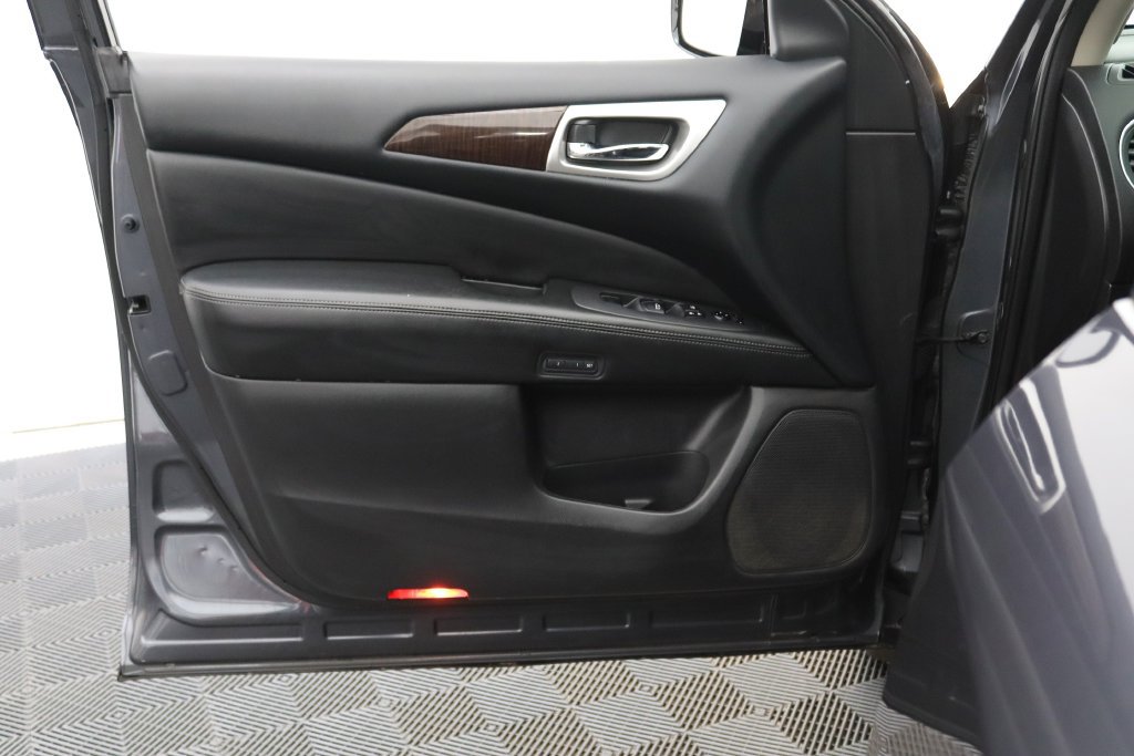 Used 2014 Nissan Pathfinder Platinum w/ Platinum Premium Package AWD/4WD image 14