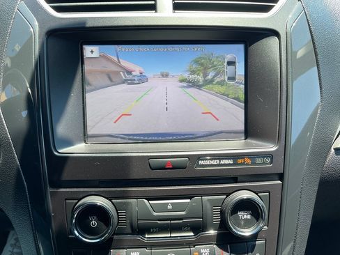 Used 2017 Ford Explorer XLT w/ Equipment Group 201A FWD image 9