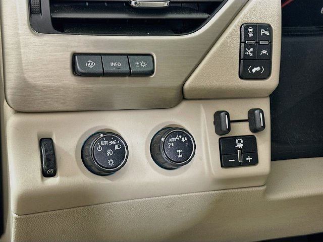 Used 2020 GMC Yukon XL Denali w/ Denali Premium Package AWD/4WD image 14