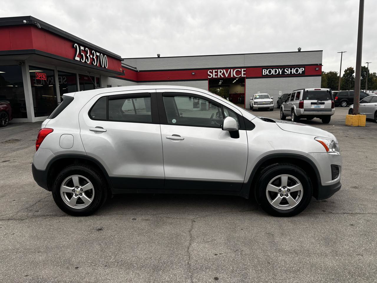 Used 2016 Chevrolet Trax LS AWD/4WD image 2