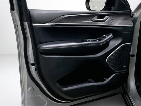 Used 2023 Jeep Grand Cherokee Limited w/ Luxury Tech Group II image 20