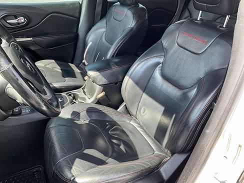 Used 2014 Jeep Cherokee Trailhawk w/ Comfort/Convenience Group AWD/4WD image 9