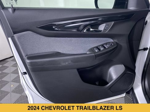 Certified 2024 Chevrolet TrailBlazer LS w/ LS Convenience Package FWD image 11