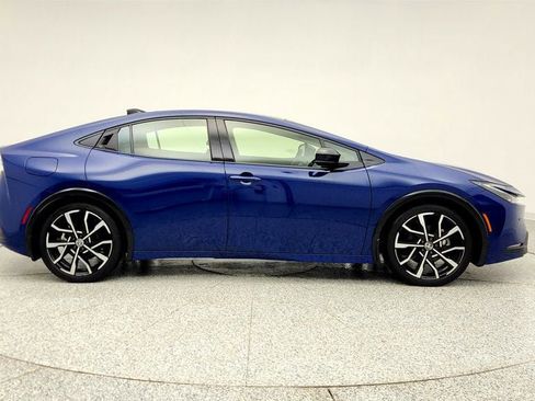 Used 2025 Toyota Prius Plug-In Hybrid image 4