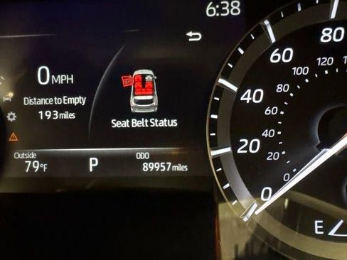 Used 2021 Toyota Highlander XLE AWD/4WD image 17