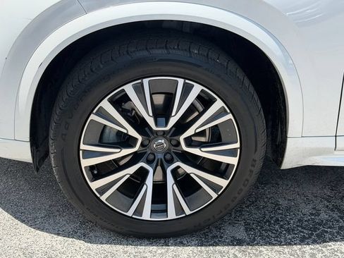 Used 2021 Volvo XC90 T5 Momentum w/ Climate Package FWD image 11