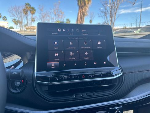 Used 2025 Jeep Compass Trailhawk image 20