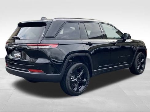 New 2025 Jeep Grand Cherokee Altitude image 7