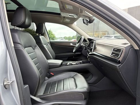 Used 2024 Volkswagen Atlas SEL AWD/4WD image 19