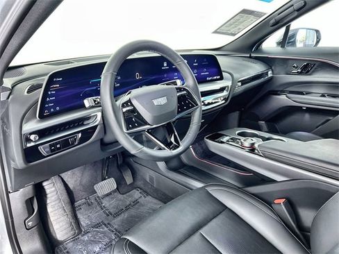 Used 2025 Cadillac Lyriq Luxury image 10