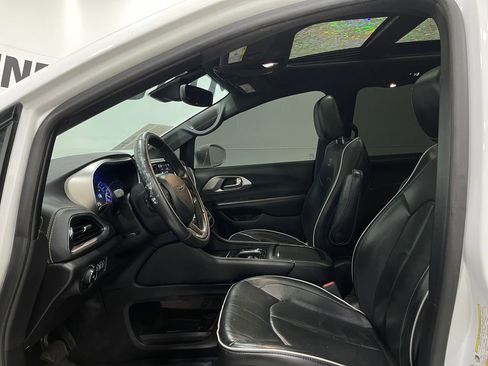 Used 2021 Chrysler Pacifica Limited w/ Premium & Safety Sphere Group image 12