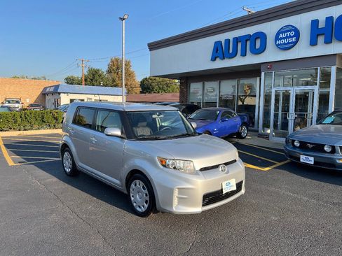 Used 2015 Scion xB image 3