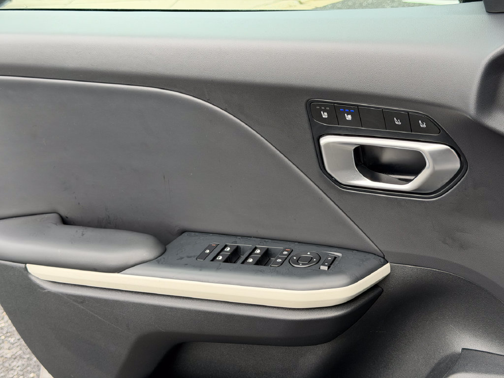 Used 2025 Kia K4 GT-Line w/ GT-Line Premium Package FWD image 38
