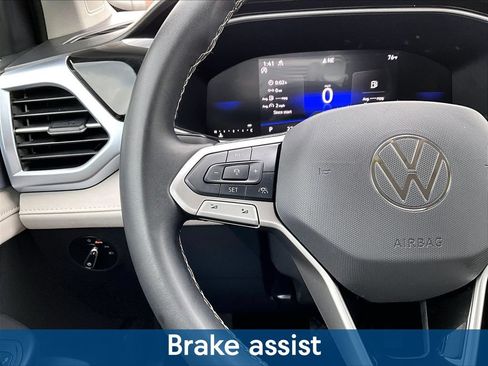 Used 2025 Volkswagen Taos SE AWD/4WD image 15