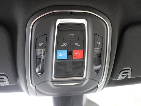 Used 2025 Jeep Wagoneer Series II AWD/4WD image 54