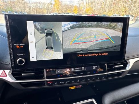 Used 2025 Toyota Sienna Platinum image 39