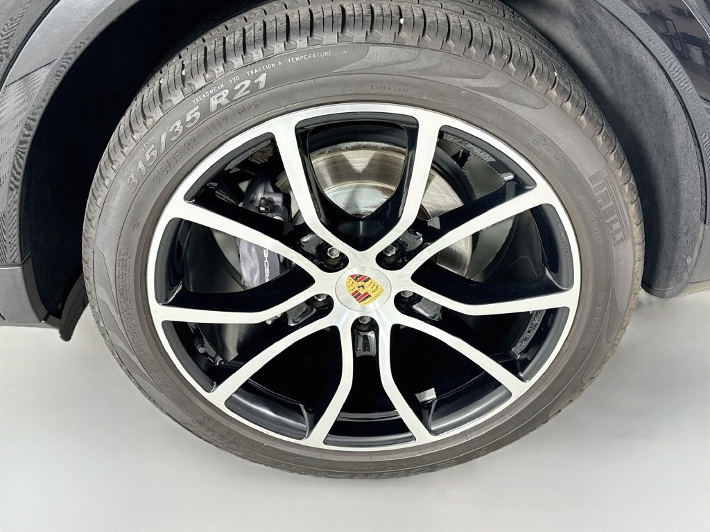 Certified 2023 Porsche Cayenne AWD/4WD image 32