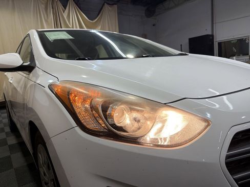 Used 2017 Hyundai Elantra GT image 7