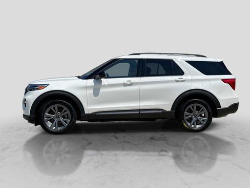 Used 2023 Ford Explorer XLT w/ Equipment Group 202A AWD/4WD image 3