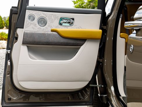 Certified 2025 Rolls-Royce Cullinan AWD/4WD image 43