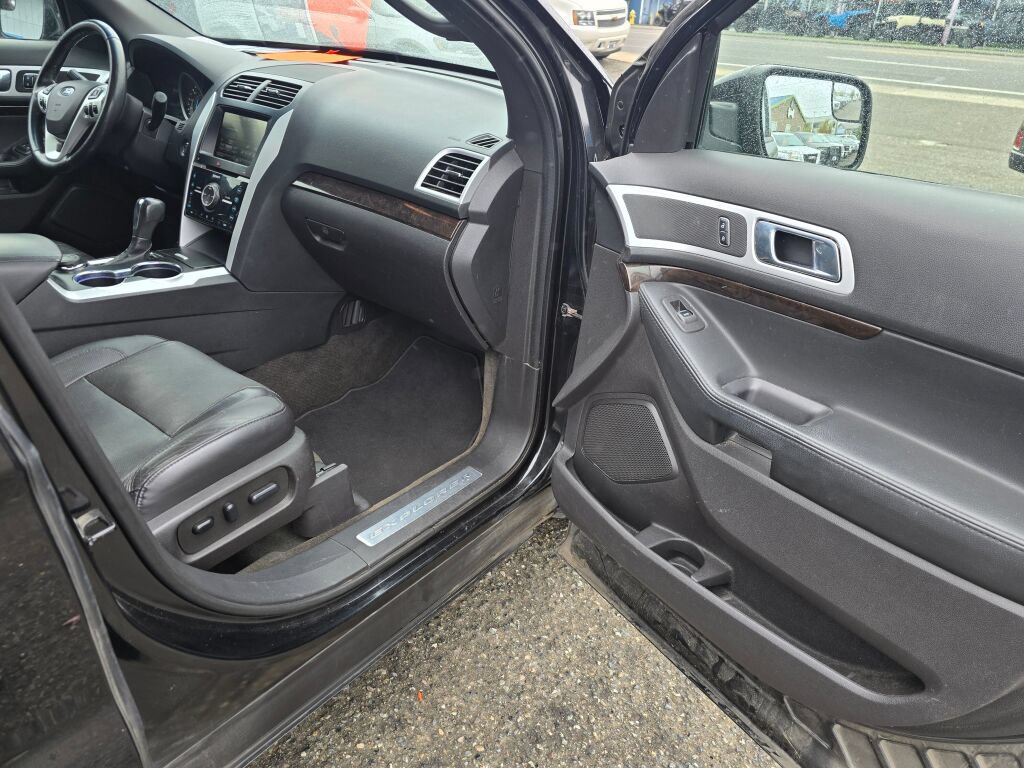 Used 2015 Ford Explorer Limited w/ Equipment Group 301A AWD/4WD image 12